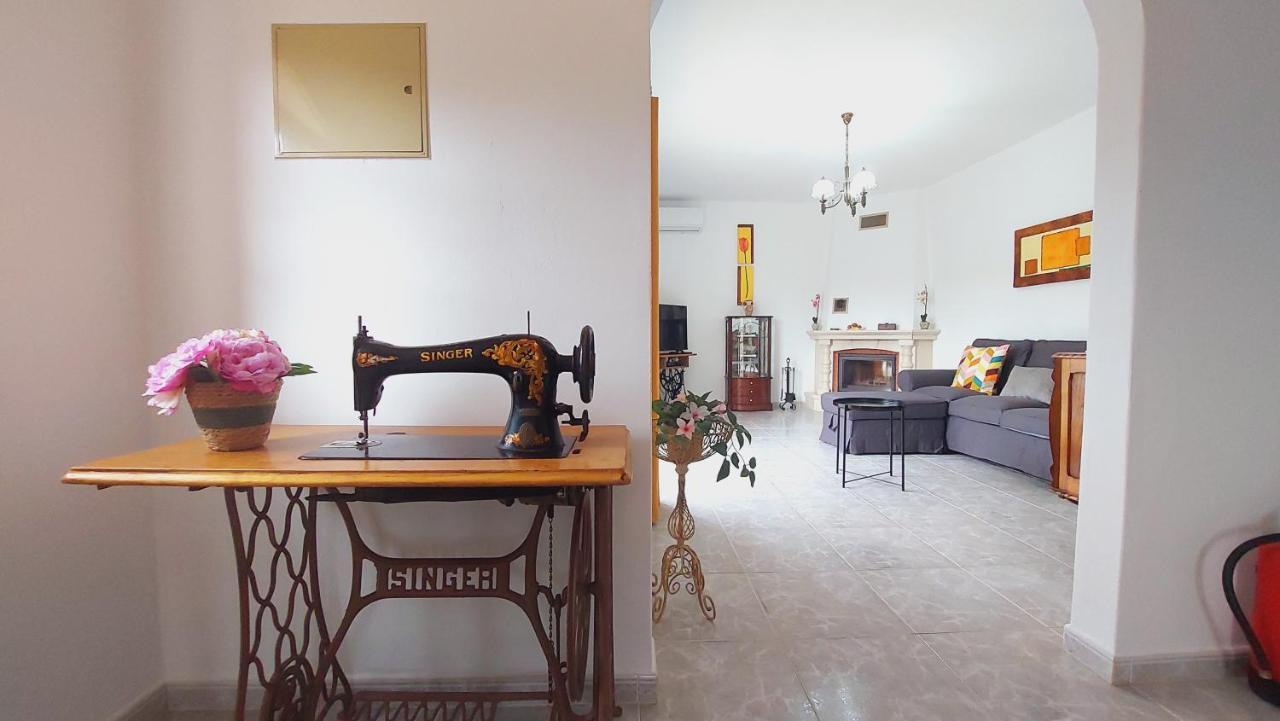 Vivenda Atanazio By Ferias Com Sol Villa Лоуле Екстериор снимка