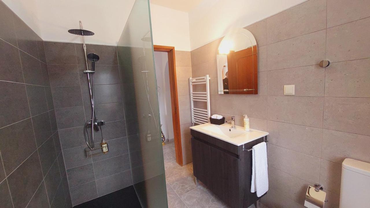 Vivenda Atanazio By Ferias Com Sol Villa Лоуле Екстериор снимка
